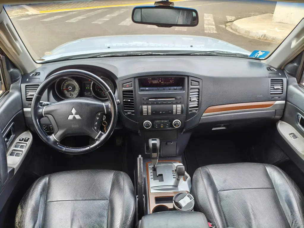 MITSUBISHI Pajero Full - Foto