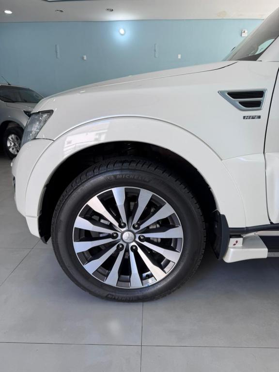 MITSUBISHI Pajero Full - Foto