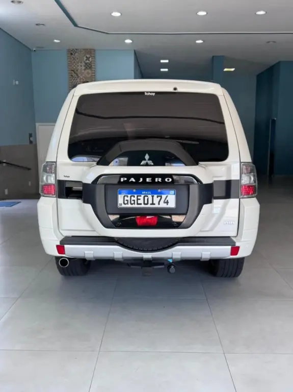 MITSUBISHI Pajero Full - Foto