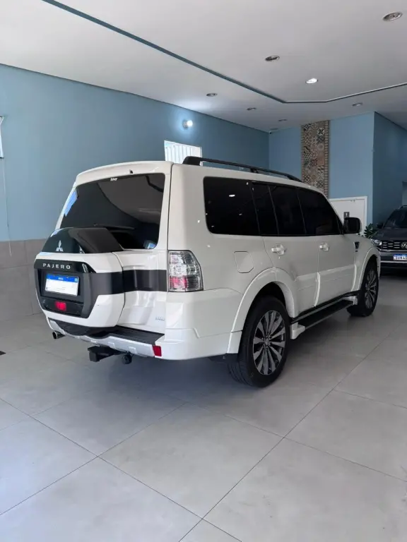 MITSUBISHI Pajero Full - Foto