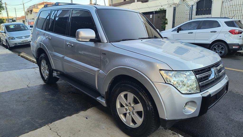 MITSUBISHI Pajero Full - Foto