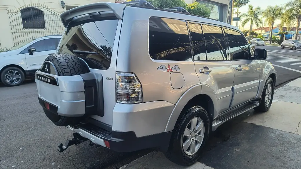MITSUBISHI Pajero Full - Foto