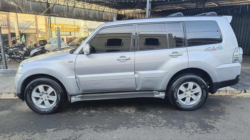 MITSUBISHI Pajero Full - Foto
