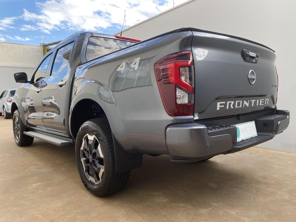 NISSAN Frontier - Foto