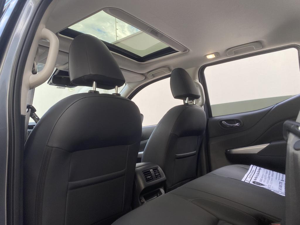 NISSAN Frontier - Foto