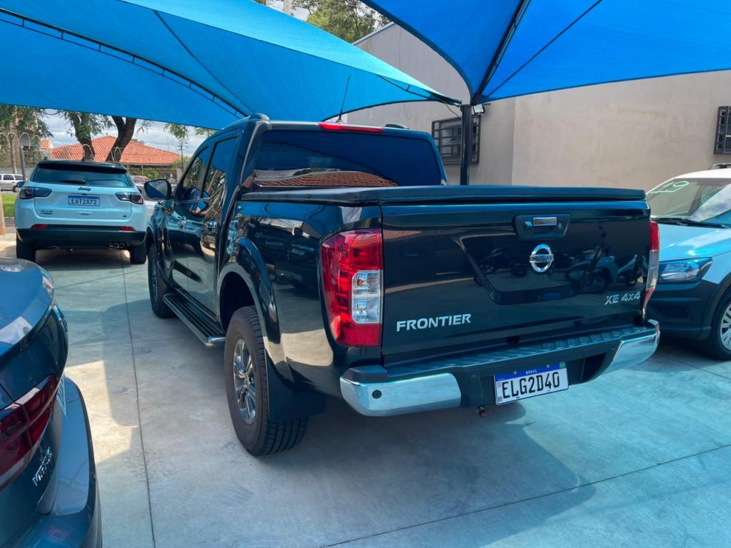 NISSAN Frontier - Foto