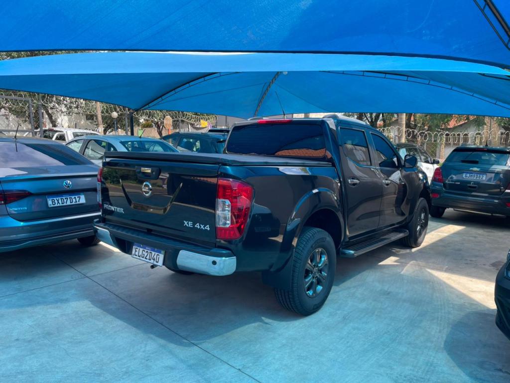 NISSAN Frontier - Foto