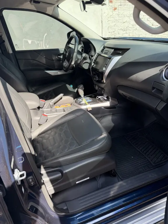 NISSAN Frontier - Foto