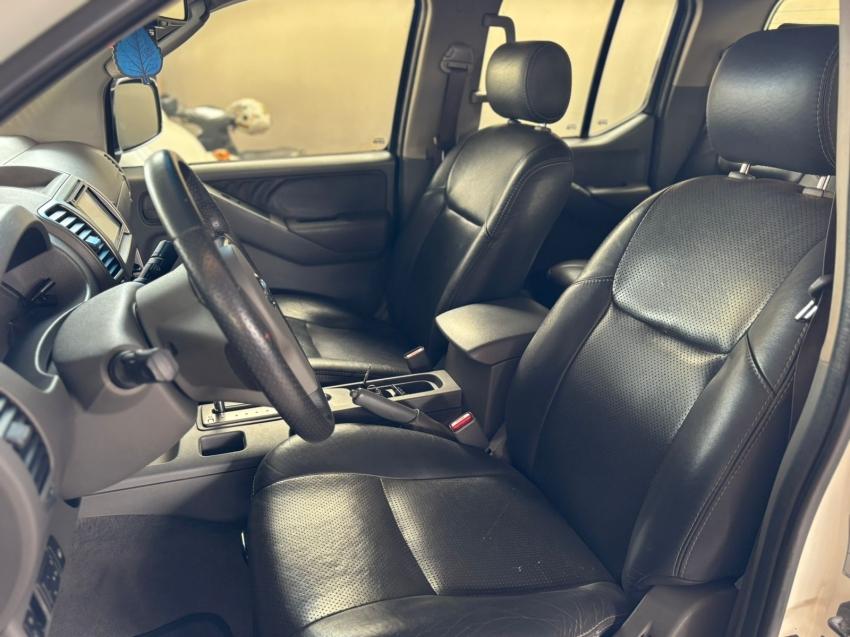 NISSAN Frontier - Foto