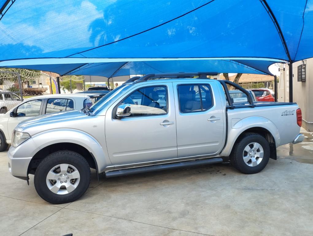 NISSAN Frontier - Foto