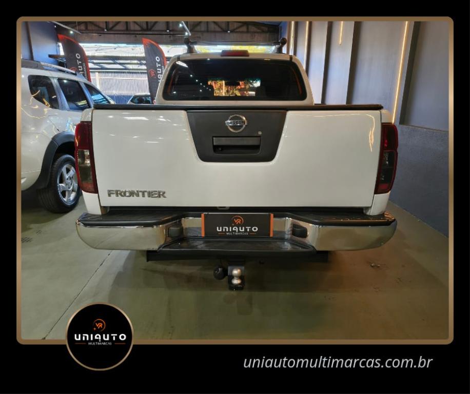 NISSAN Frontier - Foto