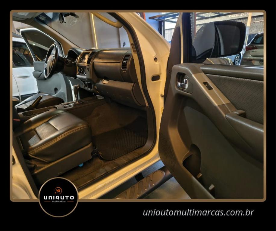 NISSAN Frontier - Foto