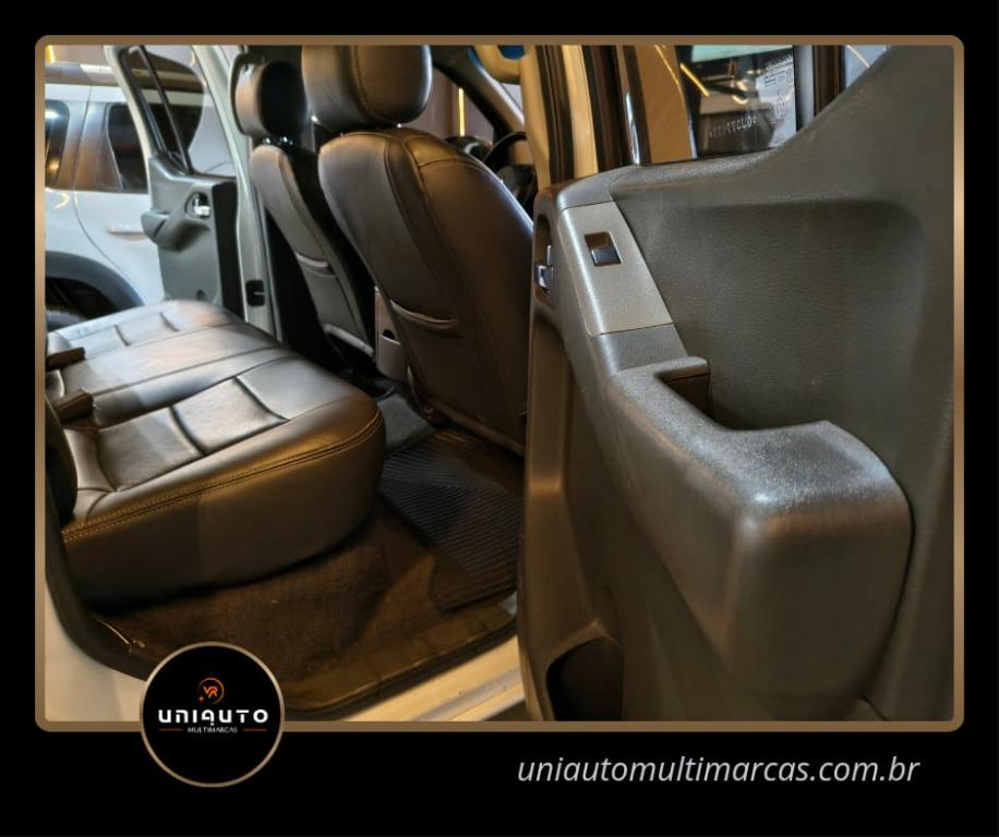 NISSAN Frontier - Foto