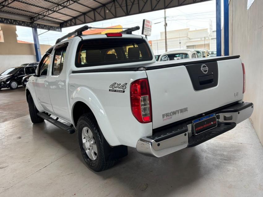 NISSAN Frontier - Foto