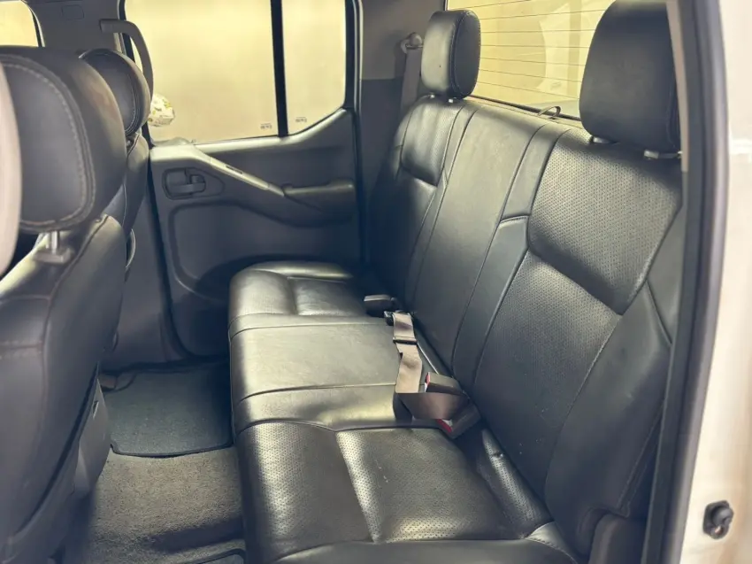 NISSAN Frontier - Foto