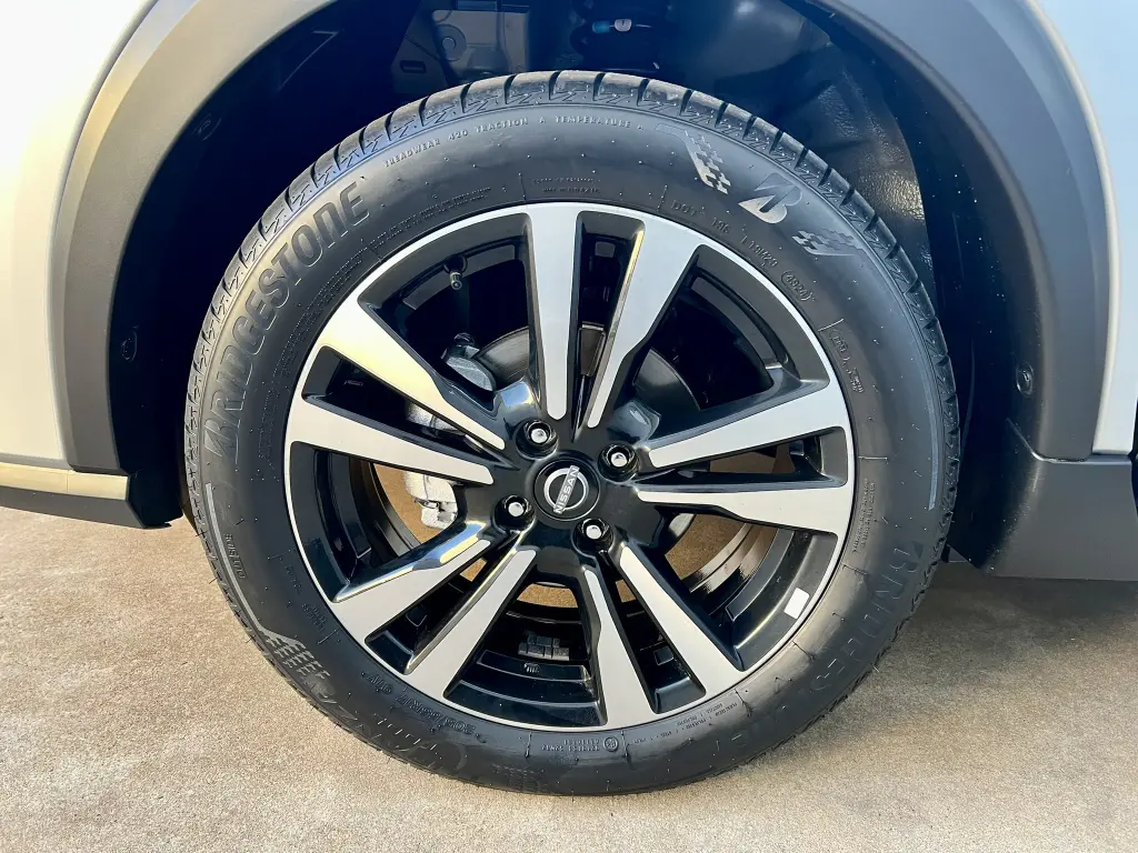 NISSAN Kicks Play - Foto