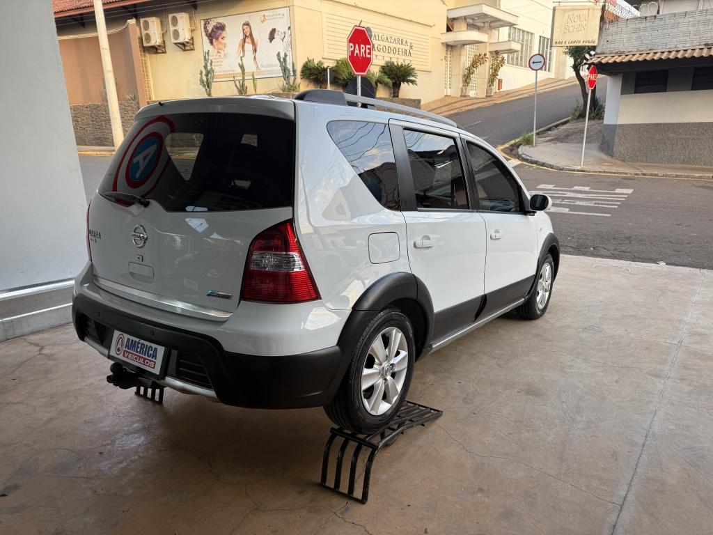 NISSAN Livina - Foto