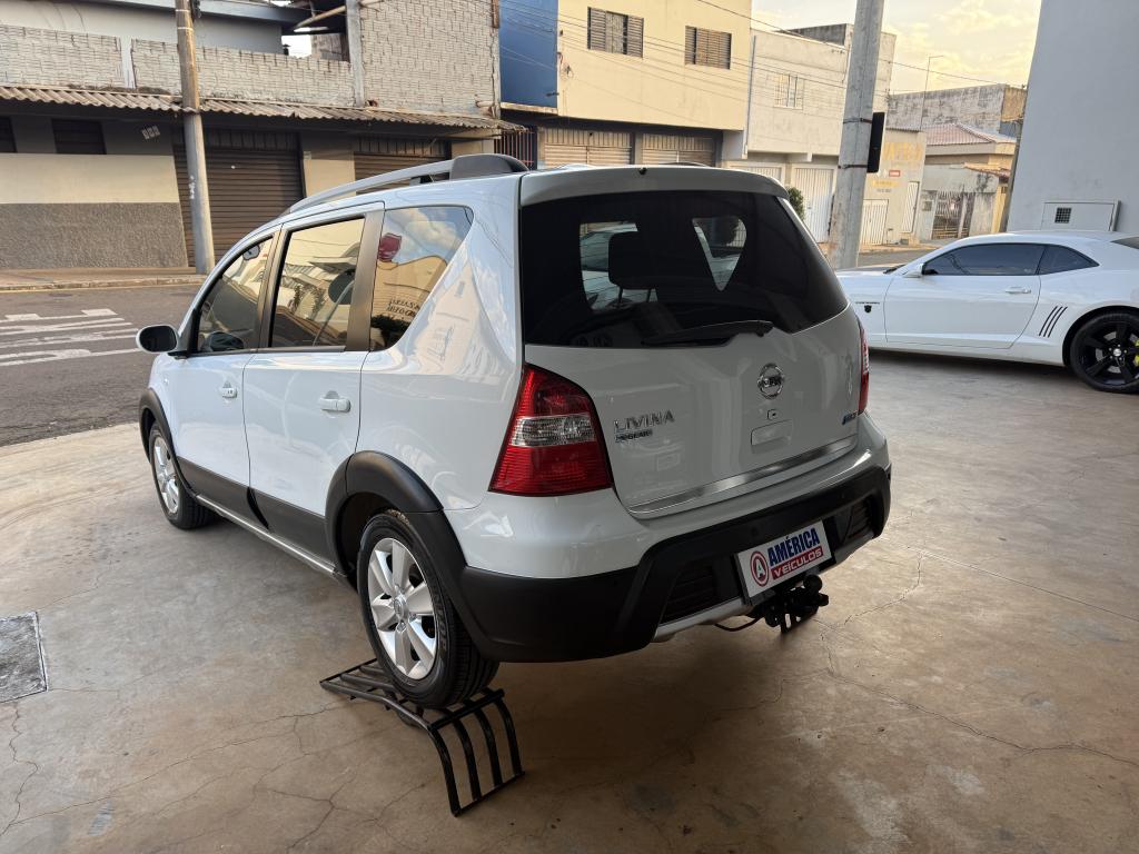 NISSAN Livina - Foto