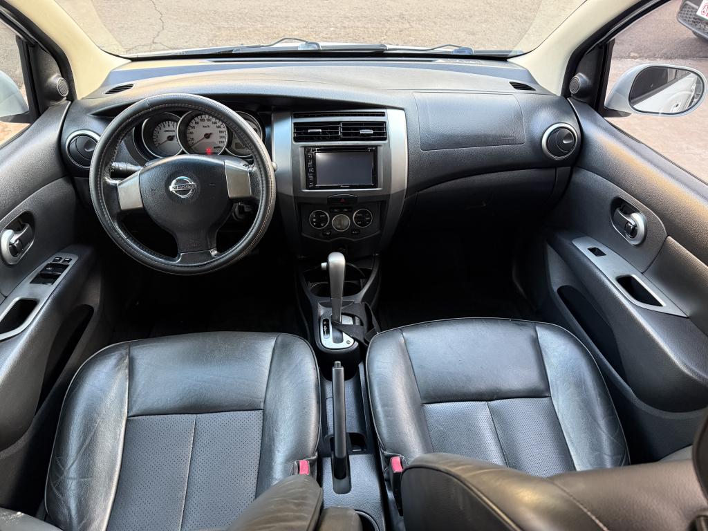 NISSAN Livina - Foto