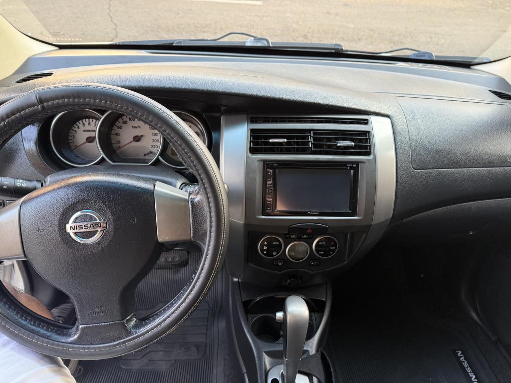 NISSAN Livina - Foto