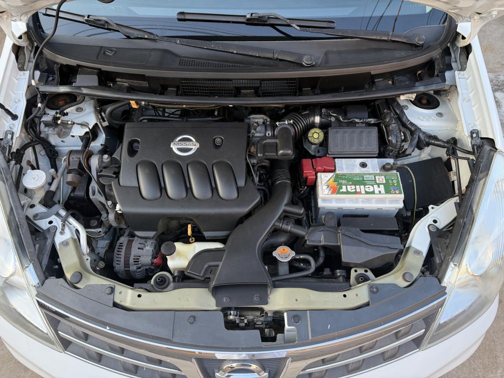 NISSAN Livina - Foto