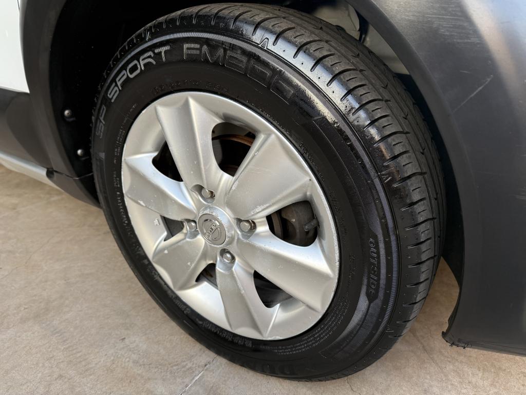 NISSAN Livina - Foto