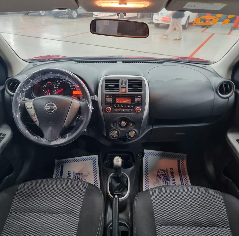 NISSAN March - Foto