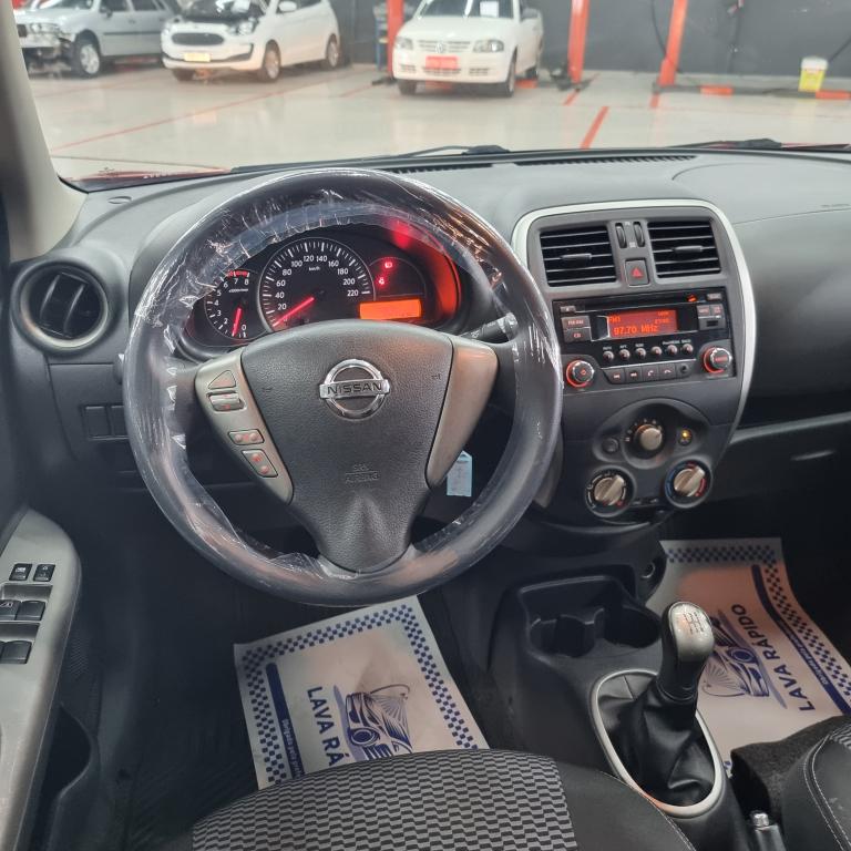 NISSAN March - Foto