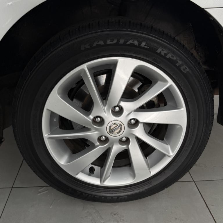 NISSAN Sentra - Foto