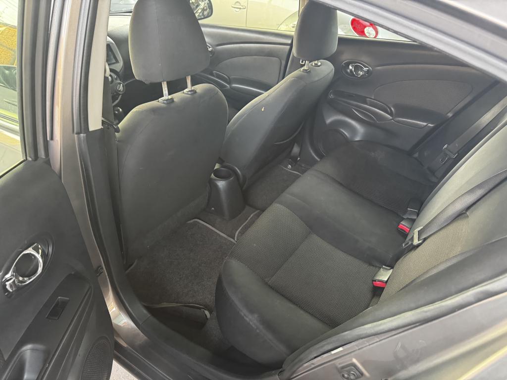 NISSAN Versa Sedan - Foto