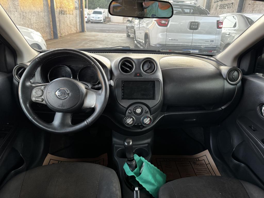 NISSAN Versa Sedan - Foto