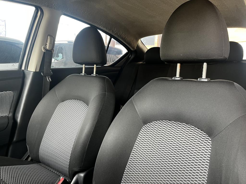 NISSAN Versa Sedan - Foto