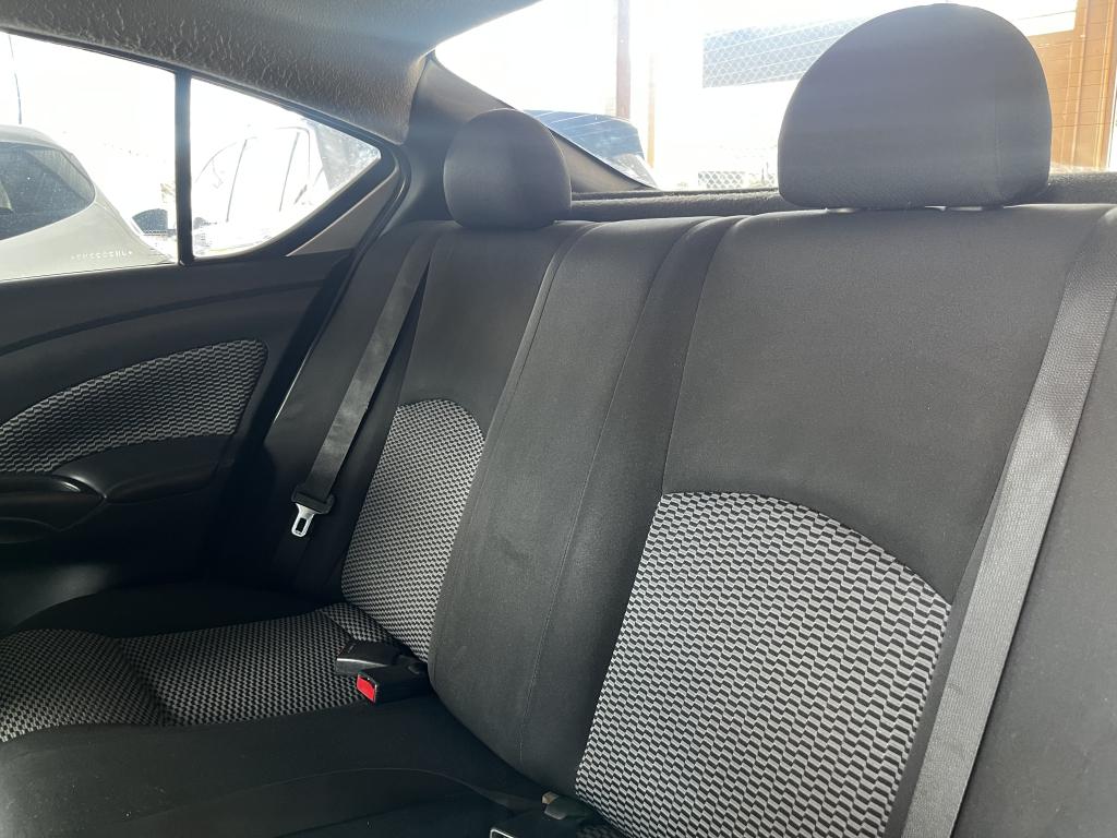 NISSAN Versa Sedan - Foto