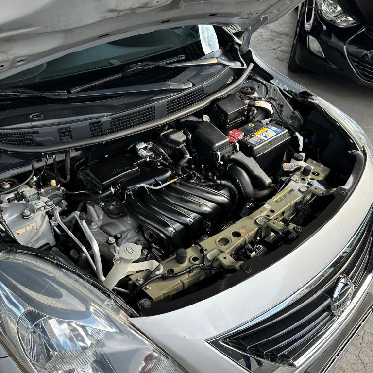 NISSAN Versa Sedan - Foto