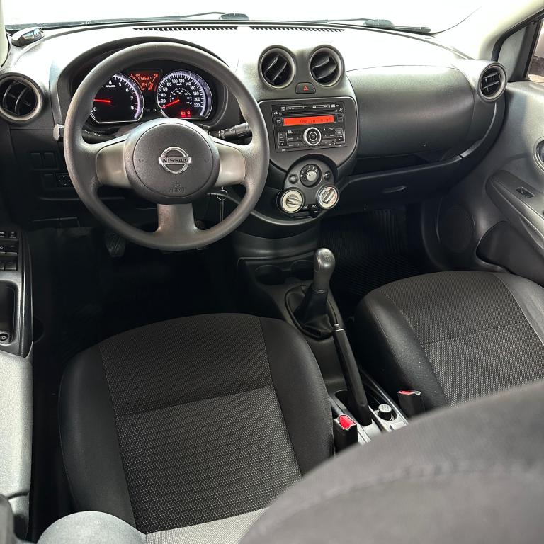 NISSAN Versa Sedan - Foto