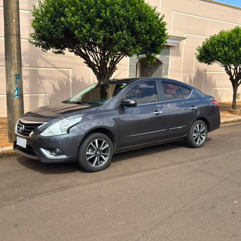 NISSAN Versa Sedan - Foto