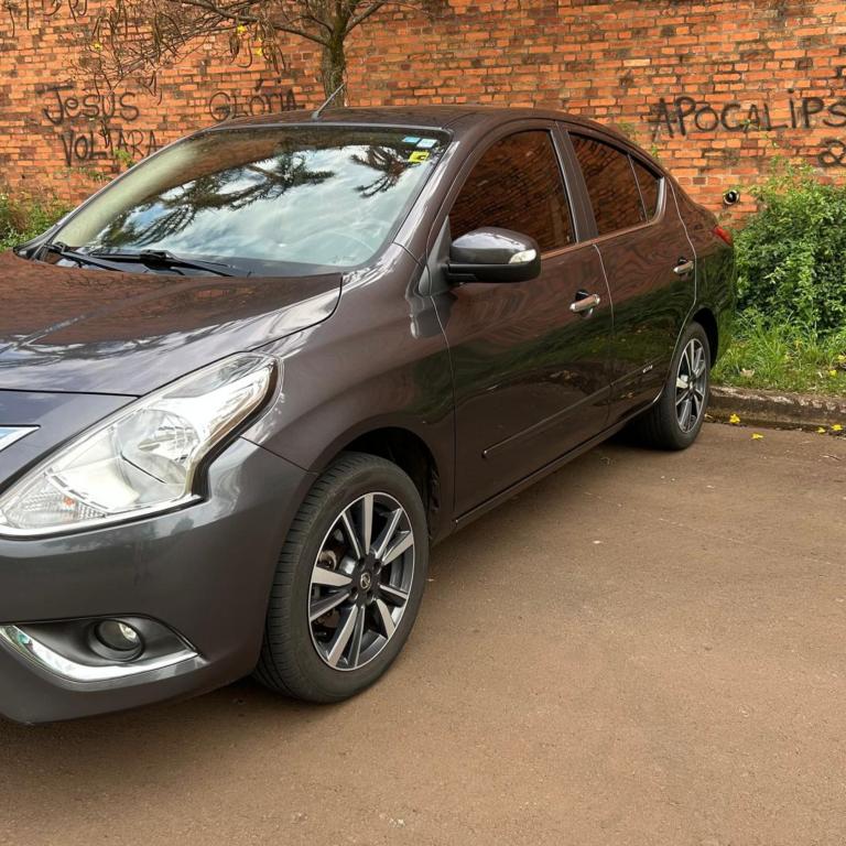 NISSAN Versa Sedan - Foto
