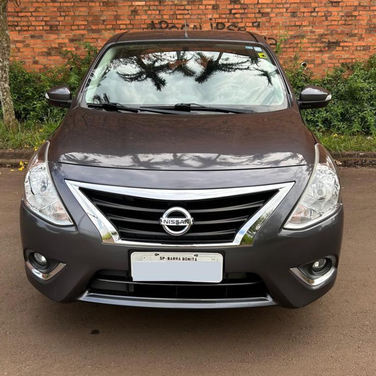 NISSAN Versa Sedan - Foto