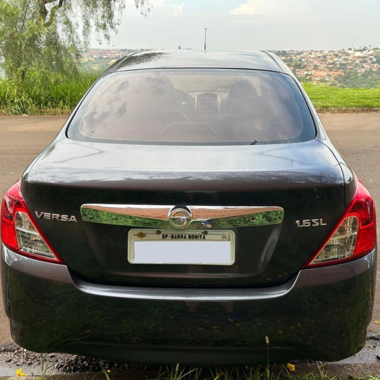 NISSAN Versa Sedan - Foto