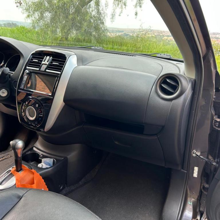 NISSAN Versa Sedan - Foto