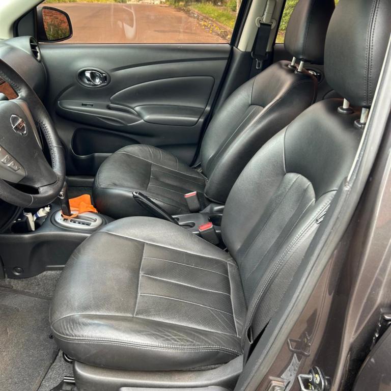 NISSAN Versa Sedan - Foto