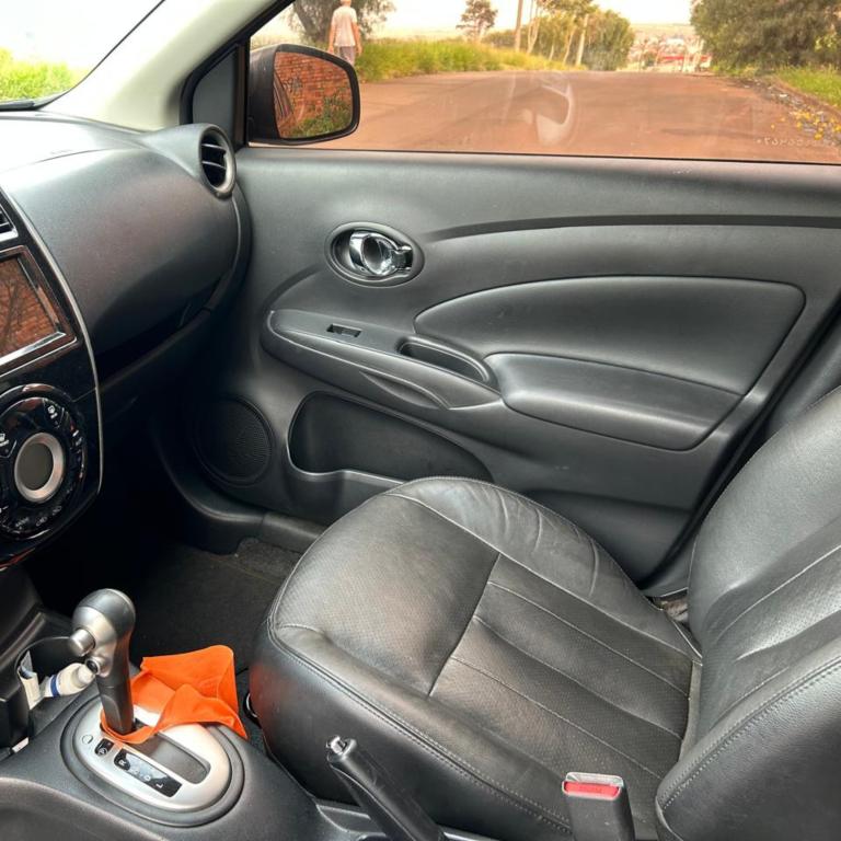 NISSAN Versa Sedan - Foto