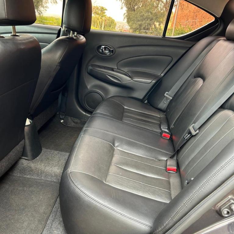 NISSAN Versa Sedan - Foto