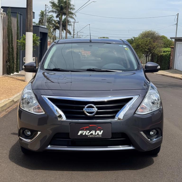 NISSAN Versa Sedan - Foto