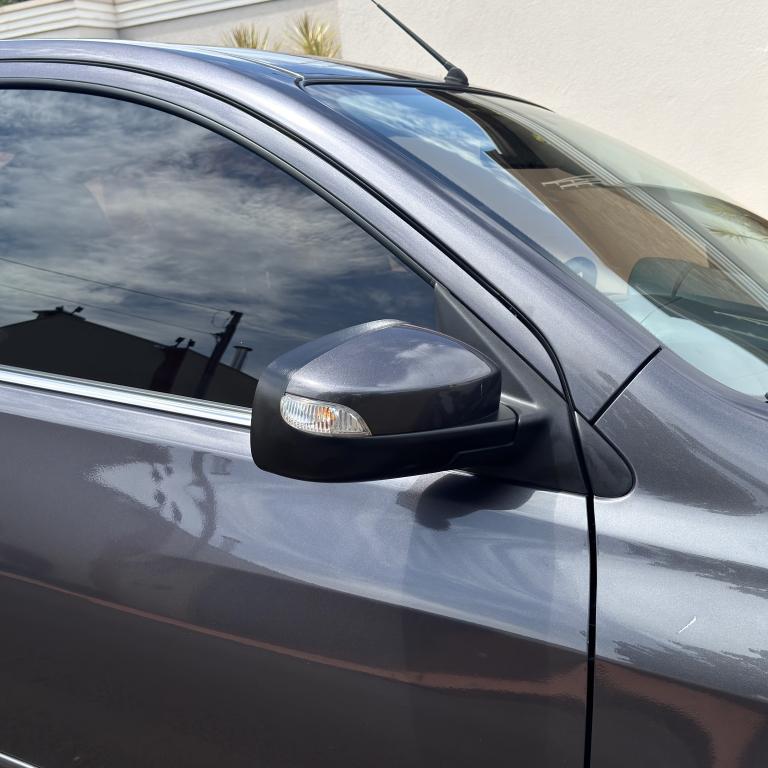 NISSAN Versa Sedan - Foto