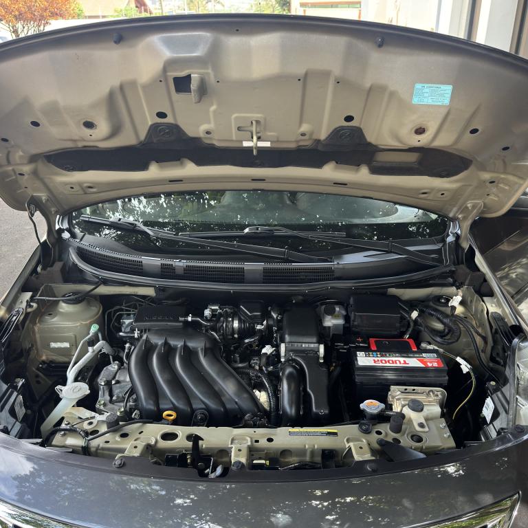 NISSAN Versa Sedan - Foto