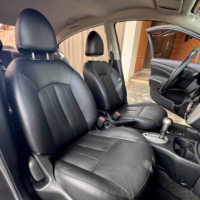 NISSAN Versa Sedan - Foto