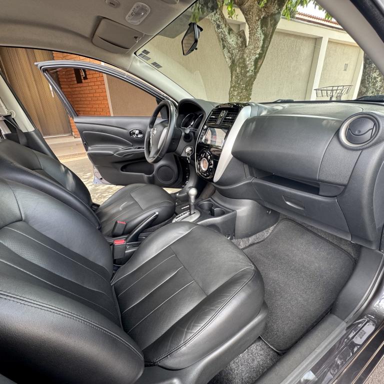 NISSAN Versa Sedan - Foto