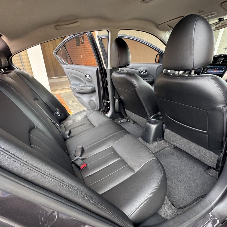 NISSAN Versa Sedan - Foto