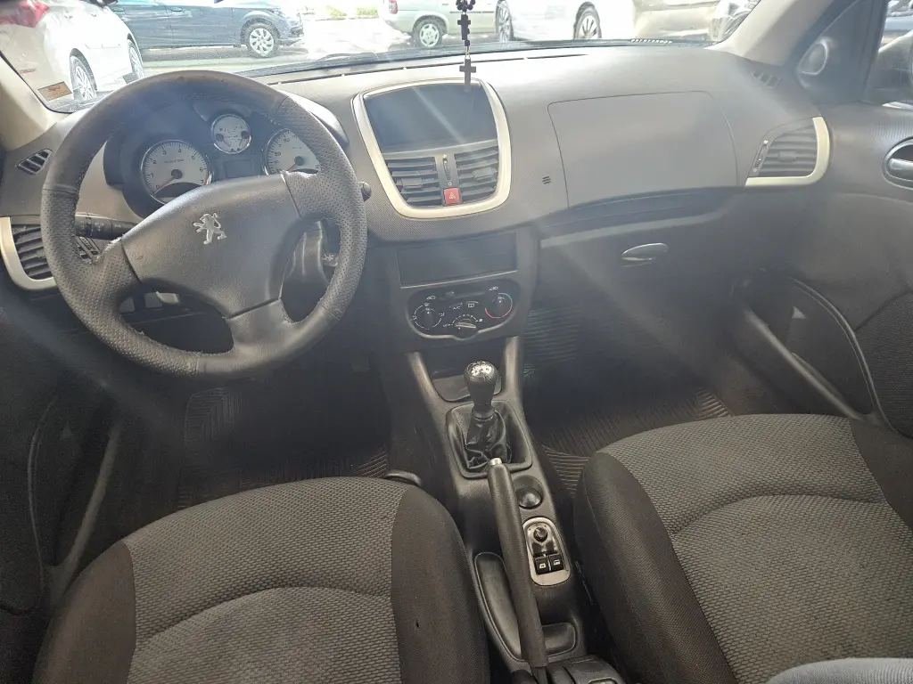 PEUGEOT 207 Hatch - Foto